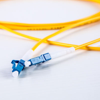 Прыгуны волокна одиночного режима кабеля оптического волокна UPC польские 3m желтые